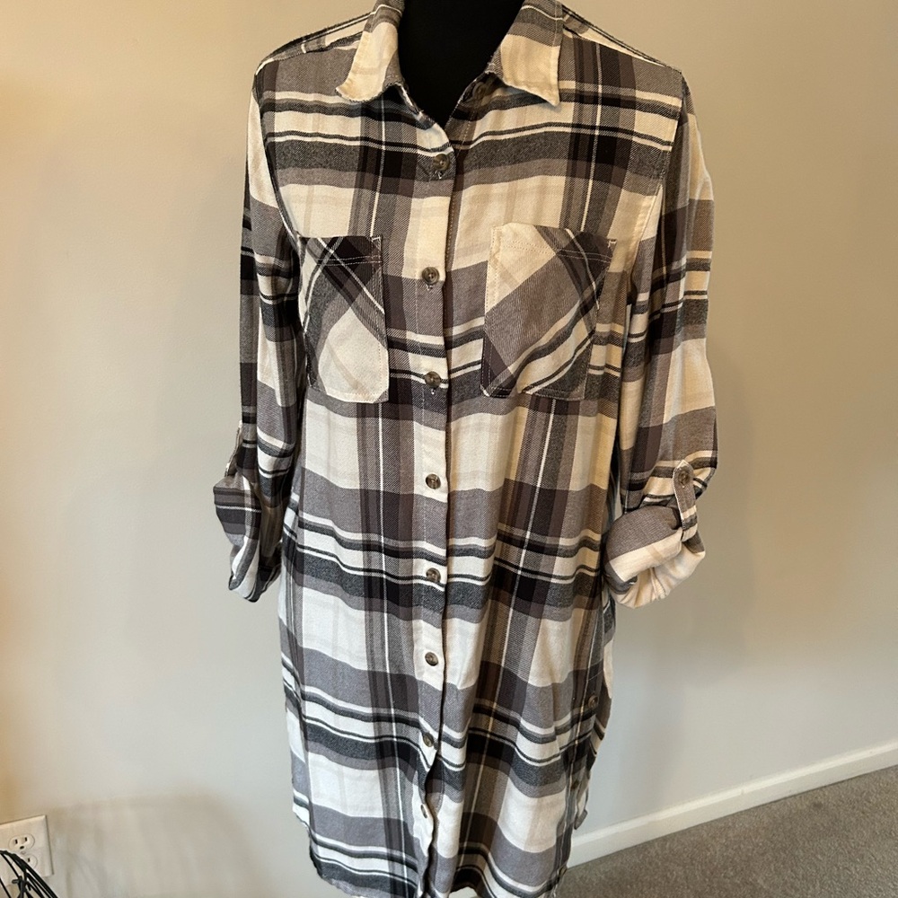 Maurices Plaid Button-Up Duster in Cream and Gray Tones